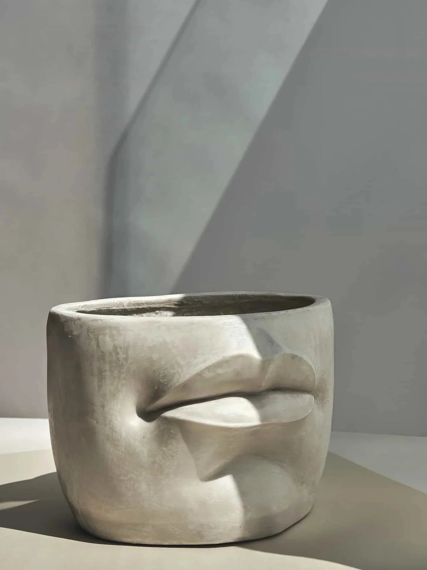 La Bocca Stone Lips Decorative Bowl