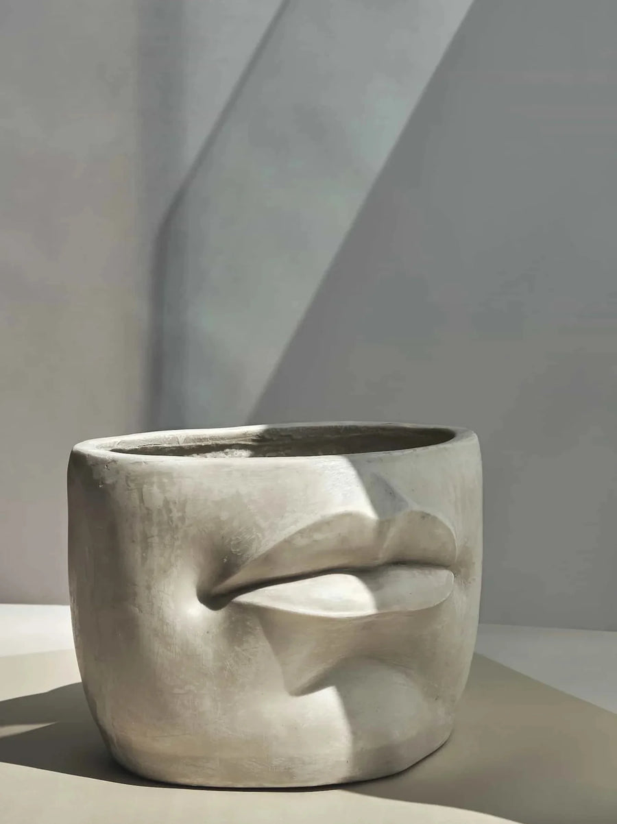 La Bocca Stone Lips Decorative Bowl
