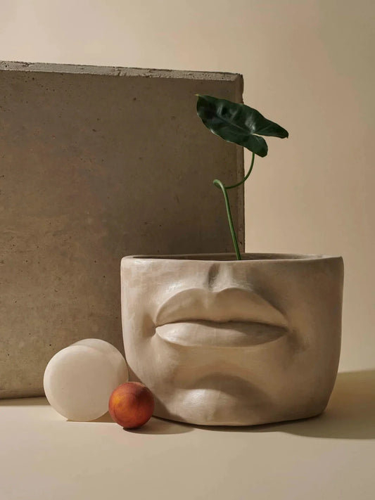 La Bocca Stone Lips Decorative Bowl