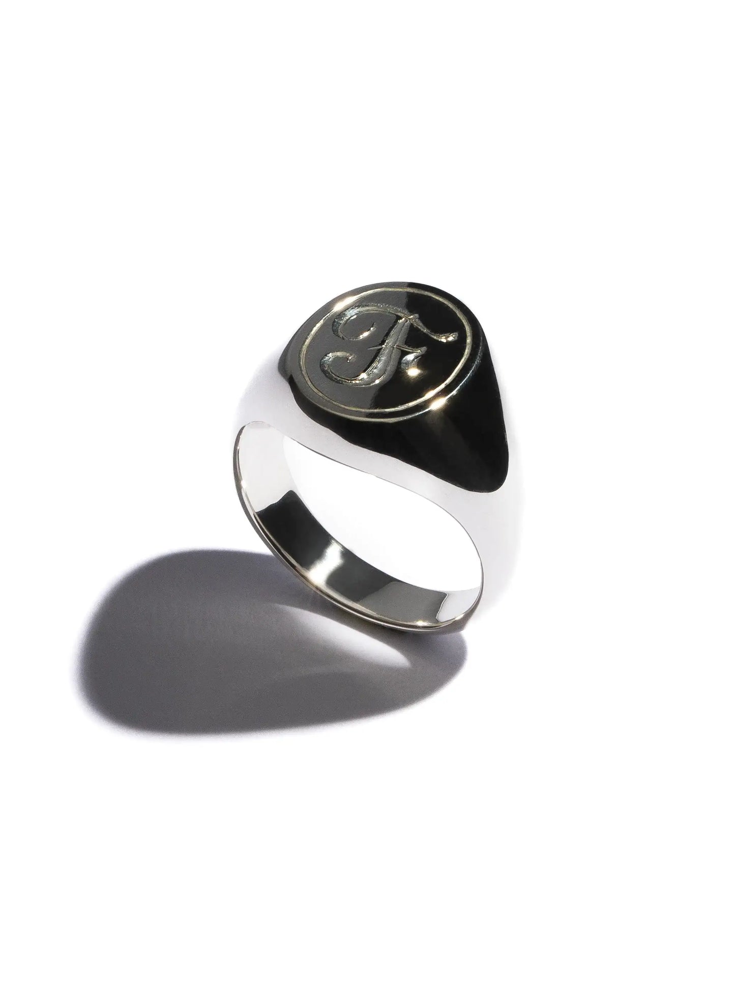 Evelyn Oval Signet Ring