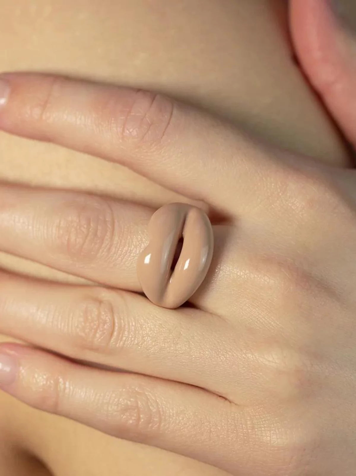 Nude Lips Ring