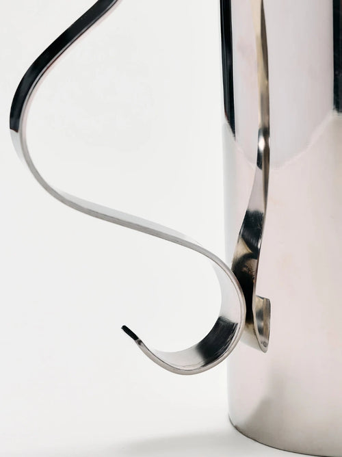 Squiggle Pitcher