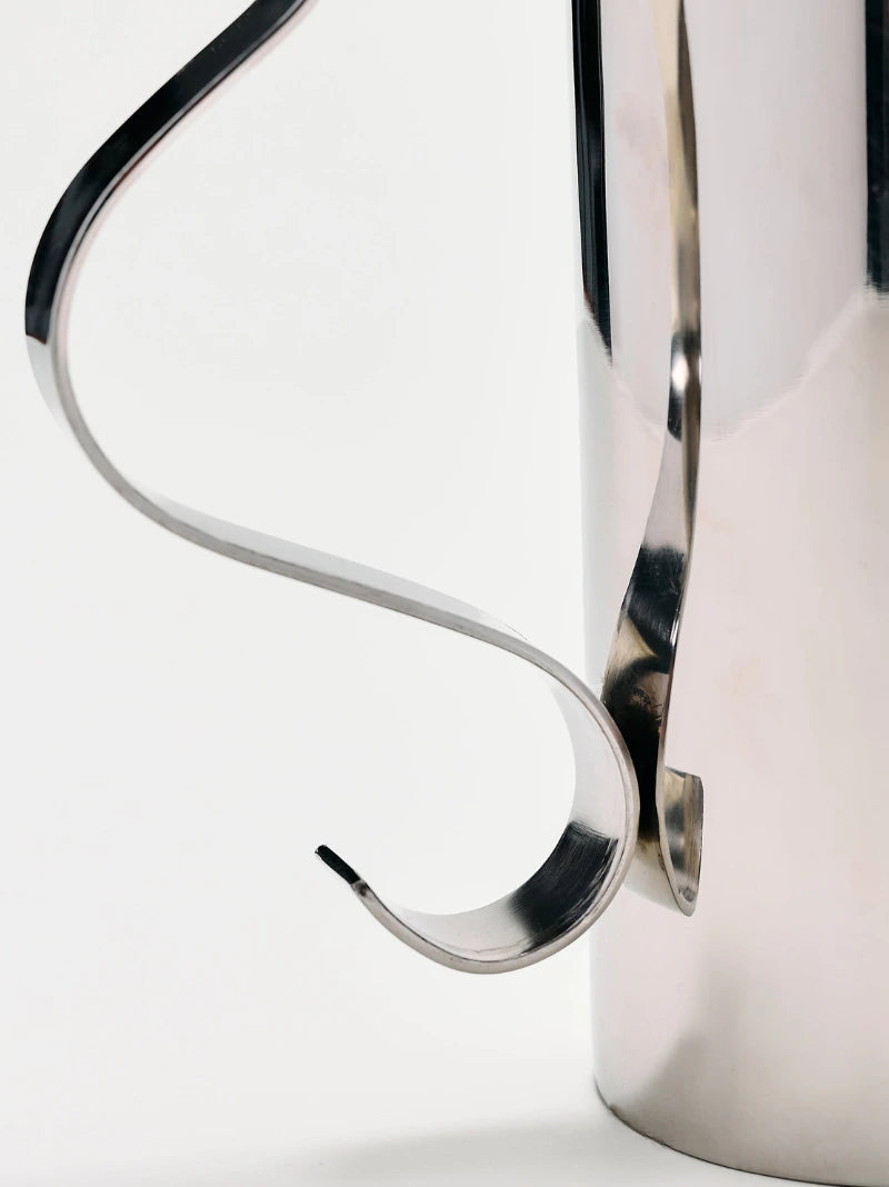 Squiggle Pitcher