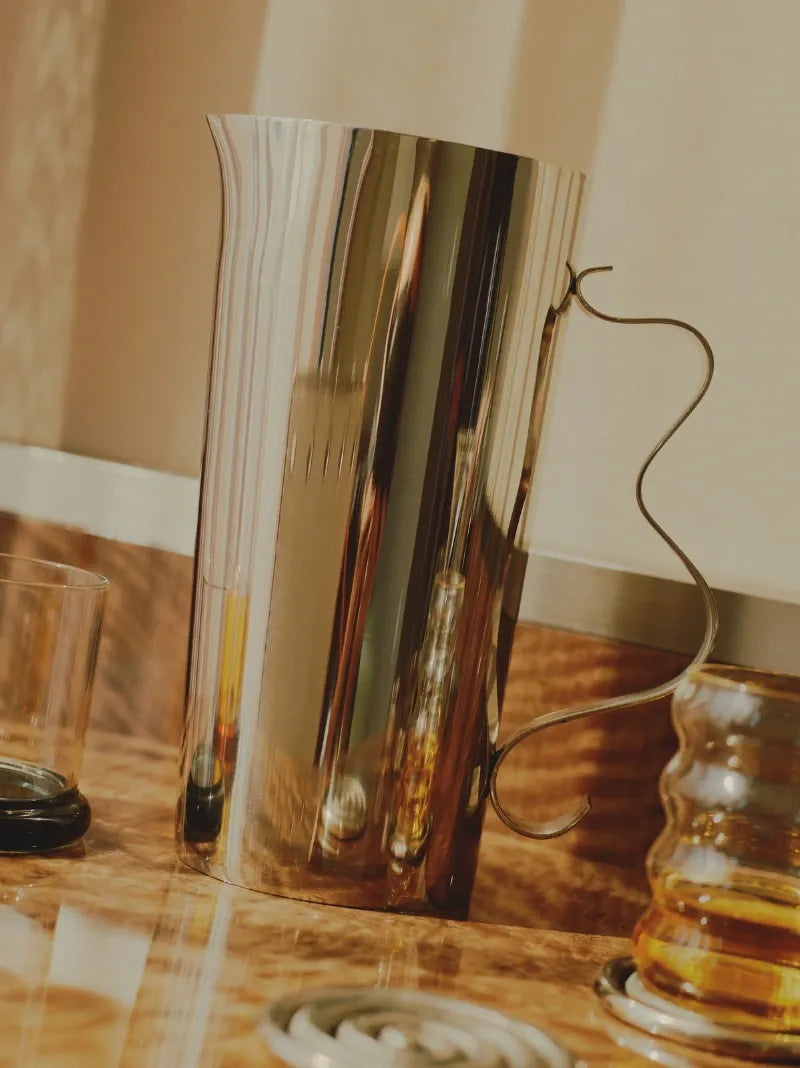 Squiggle Pitcher
