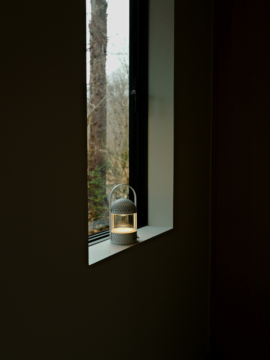 White Light Transparent Speaker
