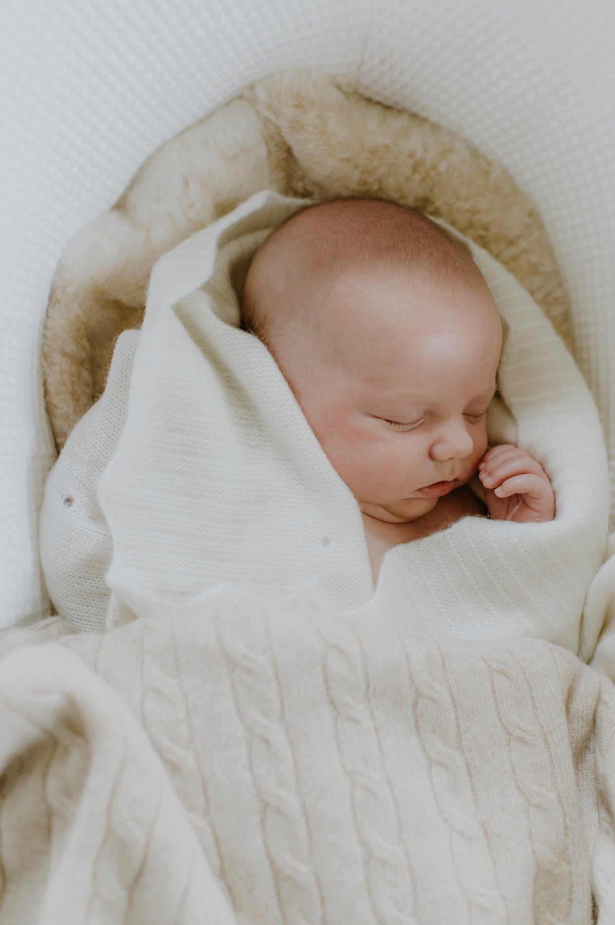 Cashmere Cable Knit Blanket In Cream